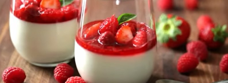 Panna Cotta com Berry Topping.